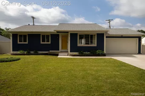 9185 Ashdown Ave, White Lake, MI 48386