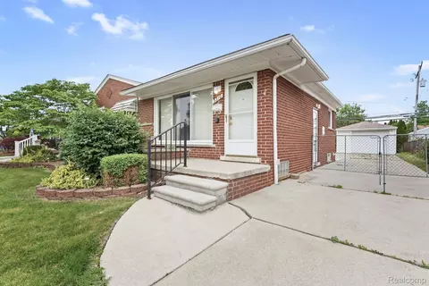 3310 Maidstone St, Trenton, MI 48183