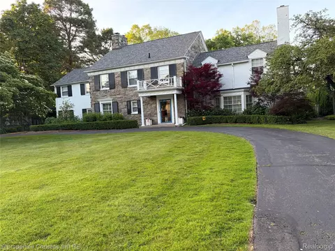 50 Renaud Rd, Village Of Grosse Pointe Shores, MI 48236