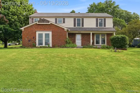 3062 Saint Jude Dr, Waterford, MI 48329