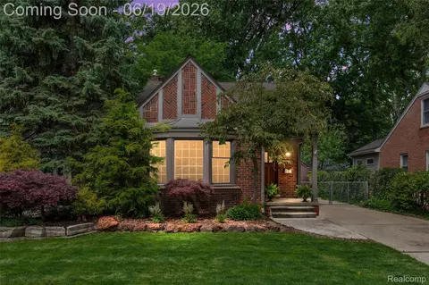 1113 Fernwood Rd, Royal Oak, MI 48067