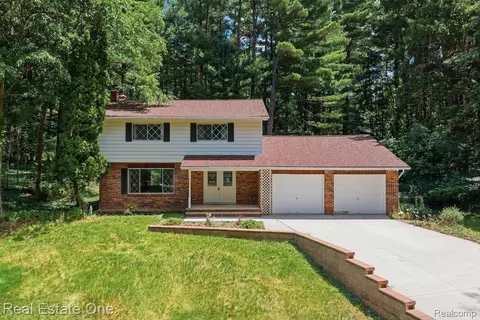 10353 Mcgregor Rd, Pinckney, MI 48169