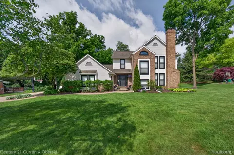 30999 Sudbury St, Farmington Hills, MI 48331