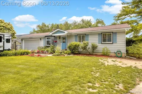 26877 N Dixboro Rd, Green Oak, MI 48178