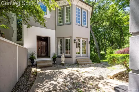 5409 Bristol Parke Dr, Independence, MI 48348