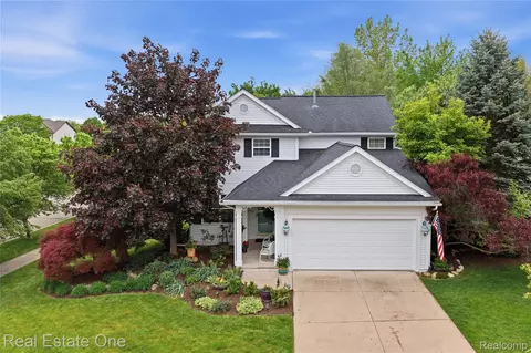 8576 Barrington Dr, Superior, MI 48198
