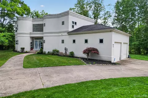 4845 Bryn Mawr Dr, Bloomfield Hills, MI 48301