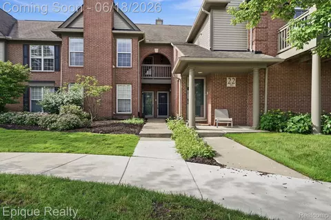 28071 Carlton Way, Novi, MI 48377