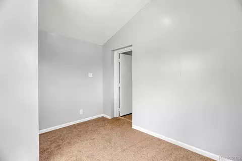 Bedroom - 8262 E Outer Dr, Detroit, MI 48213 photo 3 of 8