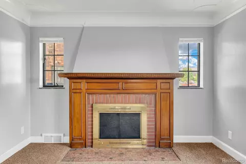 Living - 8262 E Outer Dr, Detroit, MI 48213 photo 4 of 5