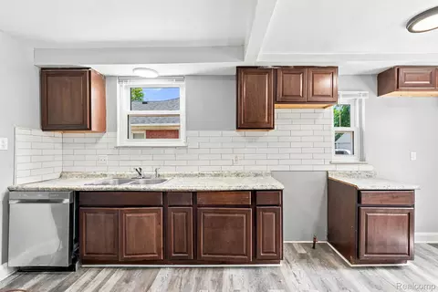 Kitchen - 8262 E Outer Dr, Detroit, MI 48213 photo 2 of 3