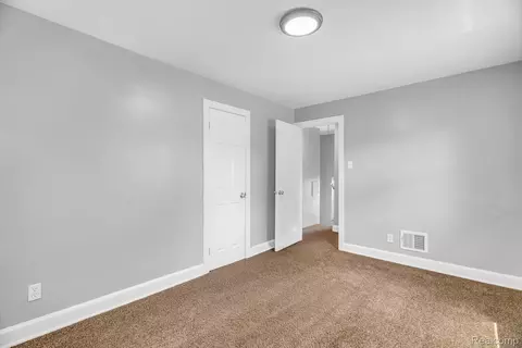 Bedroom - 8262 E Outer Dr, Detroit, MI 48213 photo 1 of 8