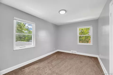 Bedroom - 8262 E Outer Dr, Detroit, MI 48213 photo 2 of 8