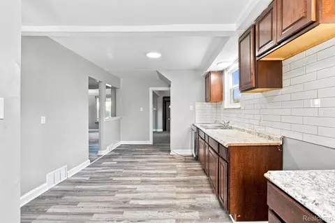 Entry Way - 8262 E Outer Dr, Detroit, MI 48213 photo 1 of 3