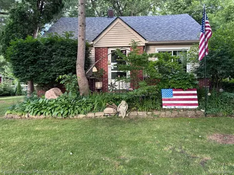 3265 Willet Ave, Rochester Hills, MI 48309