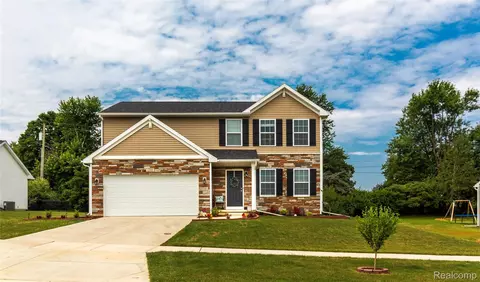 1205 Lancaster St, Lapeer, MI 48446