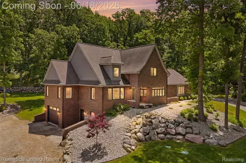 3175 Kensington Rd, Brighton, MI 48380