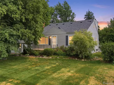 7790 Powers Ct, Shelby Township, MI 48317