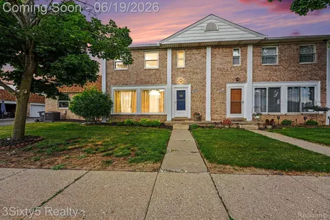 37592 Garden Ct, Westland, MI 48185