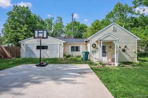 394 S Elm St, Lapeer, MI 48446