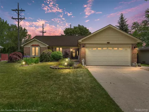 40252 Aynesley St, Clinton Township, MI 48038