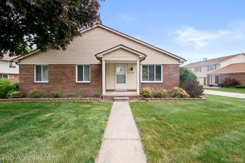 31849 Breezeway, Chesterfield, MI 48047