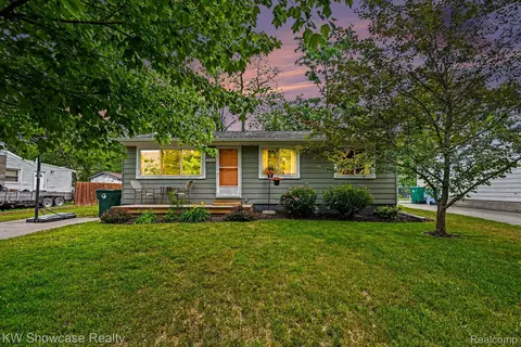 3186 Roselawn St, Commerce, MI 48390