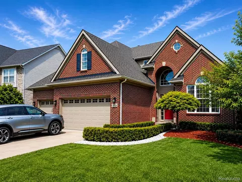 16928 Boulder Dr, Northville, MI 48168