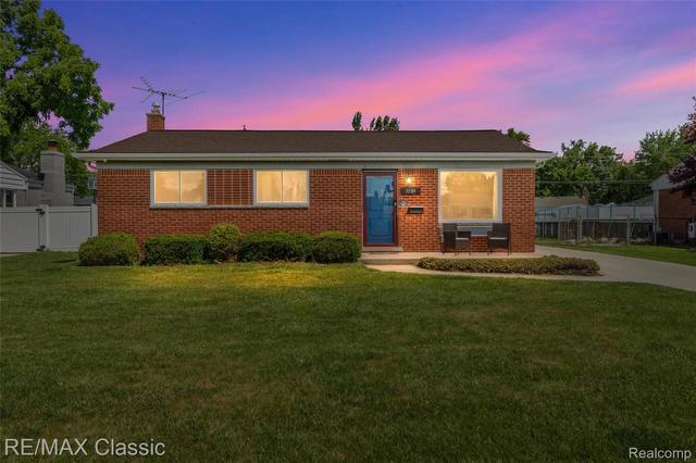 11789 Danforth Dr, Sterling Heights, MI 48312