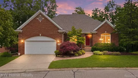 23184 Mission Ln, Farmington Hills, MI 48335