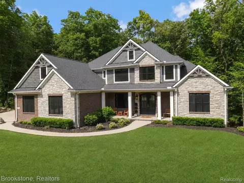 8130 Rosebud Ln, Independence, MI 48348