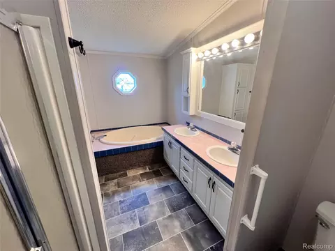 Bath - 415 Weeping Willow, Flint, MI 48506 photo 2 of 3