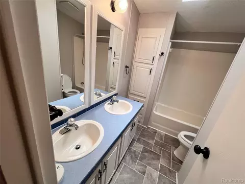 Bath - 415 Weeping Willow, Flint, MI 48506 photo 3 of 3