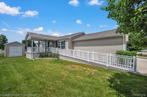 289 Pompano Ct, Lapeer, MI 48446