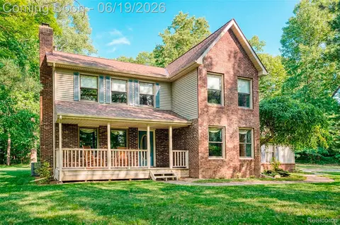 7511 Welle Rd, Brighton, MI 48116