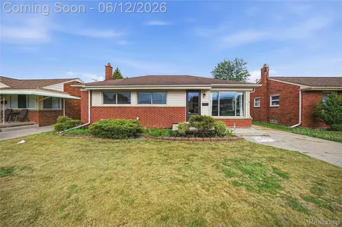 28750 Fountain St, Roseville, MI 48066
