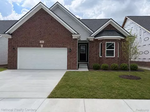 374 Devonshire Dr #30, Lapeer, MI 48446