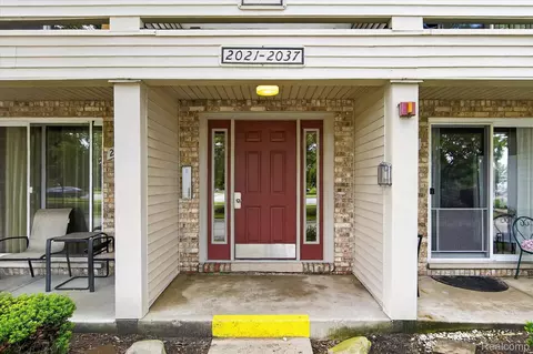 2037 E Franklin Dr, Canton, MI 48187
