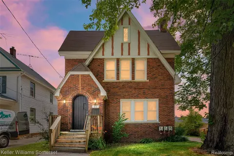 20 Thorpe St, Pontiac, MI 48341