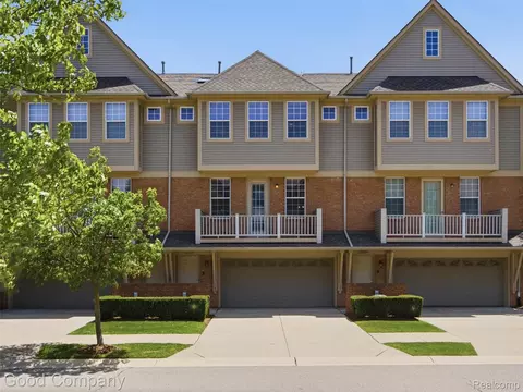 56612 Sunset Dr, Shelby Township, MI 48316