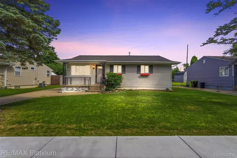 5354 Don Shenk Dr, Swartz Creek, MI 48473