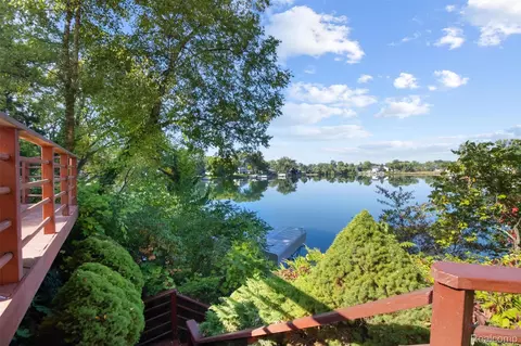3379 Wormer Dr, Waterford, MI 48329