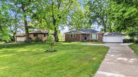 3972 Joslyn Rd, Orion, MI 48359