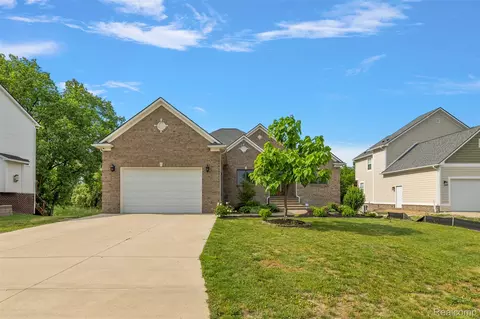 1820 Crimson Ridge Dr, Commerce, MI 48390