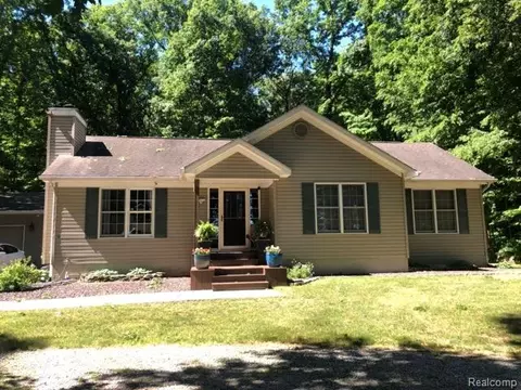 7907 Stewart Rd, Raisinville, MI 48162