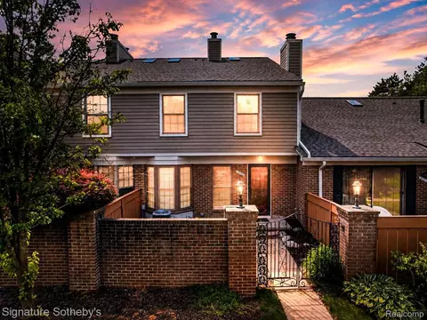 22050 Edgewater #371, Novi, MI 48375