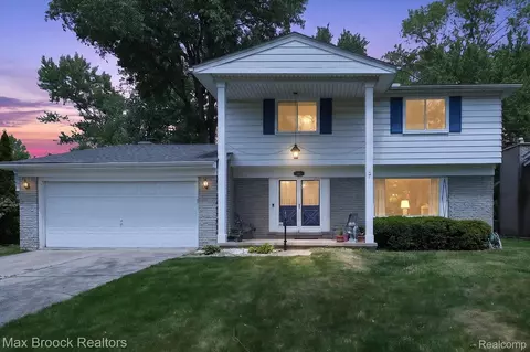 30195 Pleasant Trl, Southfield, MI 48076