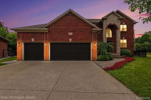 46161 S Manitou Ct, Shelby Township, MI 48317