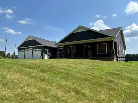 9060 Linden Rd, Tyrone, MI 48430