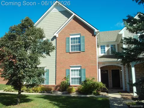 2009 Monarch Dr #3, Shelby Township, MI 48316
